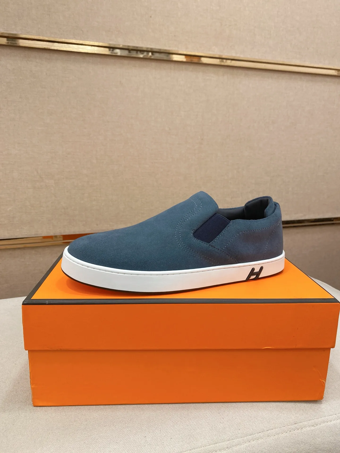Men's clothing and shoes💰: 442💰《HERMES》【Classic original single version】Hermès; top 🔝purchase agent🔍🔍men's latest 🇺🇸 counter sales simultaneously, imported from Italy original ▲▲cowhide ▲▲ (high-end, nobility, class) ) Exquisite workmanship (Italian 🇮🇹 imported water-dyed 🐂 cowhide lining) sole: original sole provided by the original factory, ⚠️exclusive double-layer activity·TPR·rubber·combined molded outsole; super comfortable·wear-resistant·non-slip·environmental protection The real thing is more beautiful if you take the real thing (high quality, follow the order). You can enter and exit the counter at will * Number of yards: 38-44 (45 can be customized and cannot be returned or exchanged)